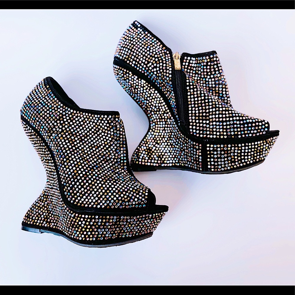 DOLLHOUSE SEQUINED HEEL